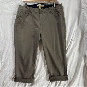 Light weight skinny leg twill capris with Ab Technology